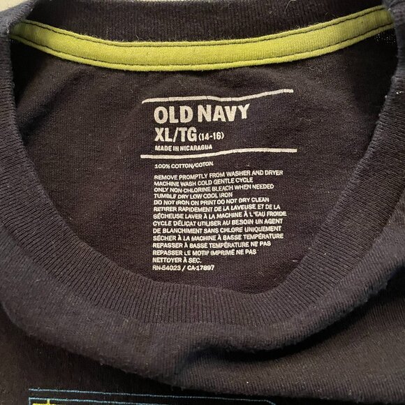 Old navy long sleeve T-shirt kids  size (14-16) X large Retro Black Graphic Vid - Picture 5 of 7